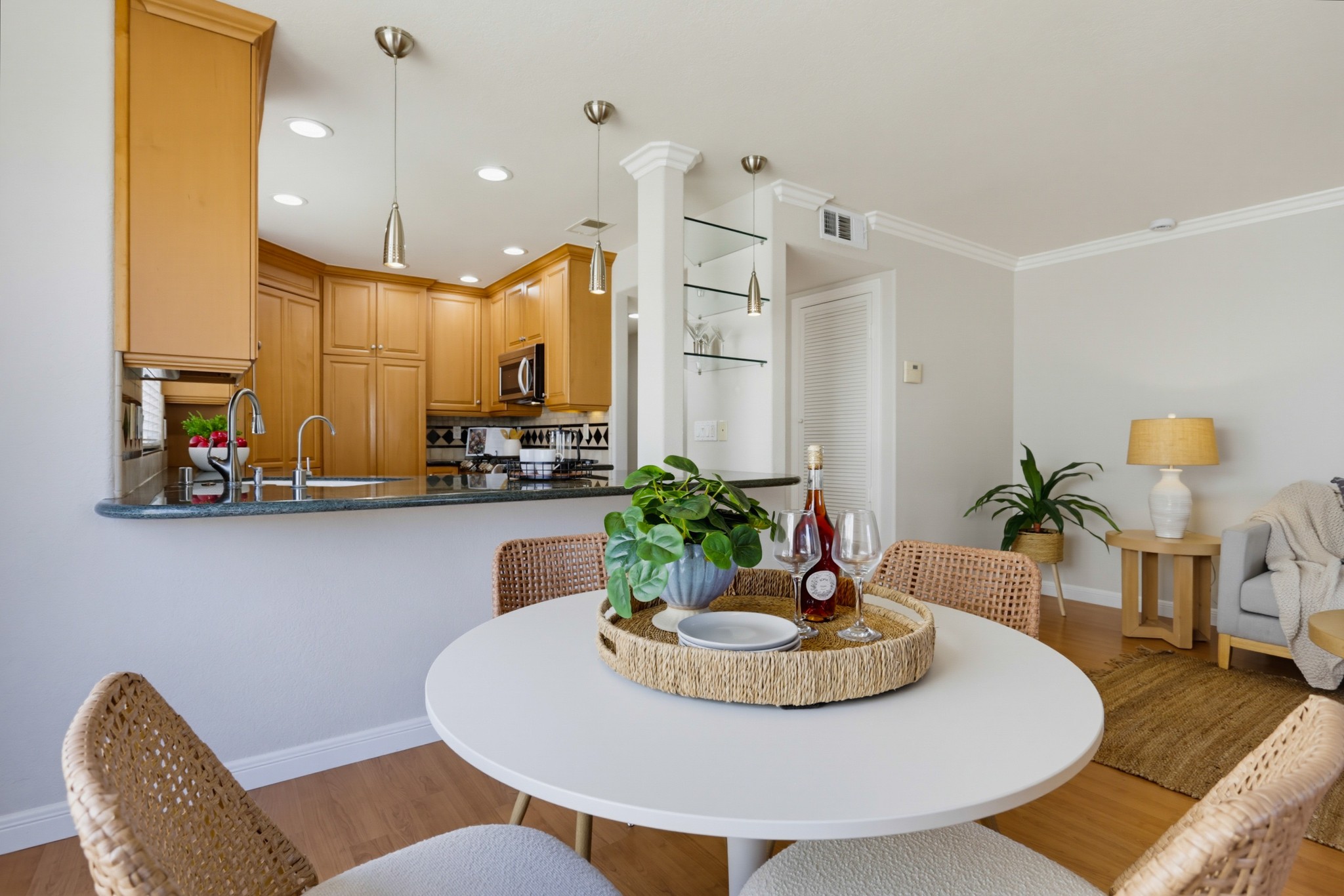 Virtual tour photo 11 of 32 for 1951 Diamond St