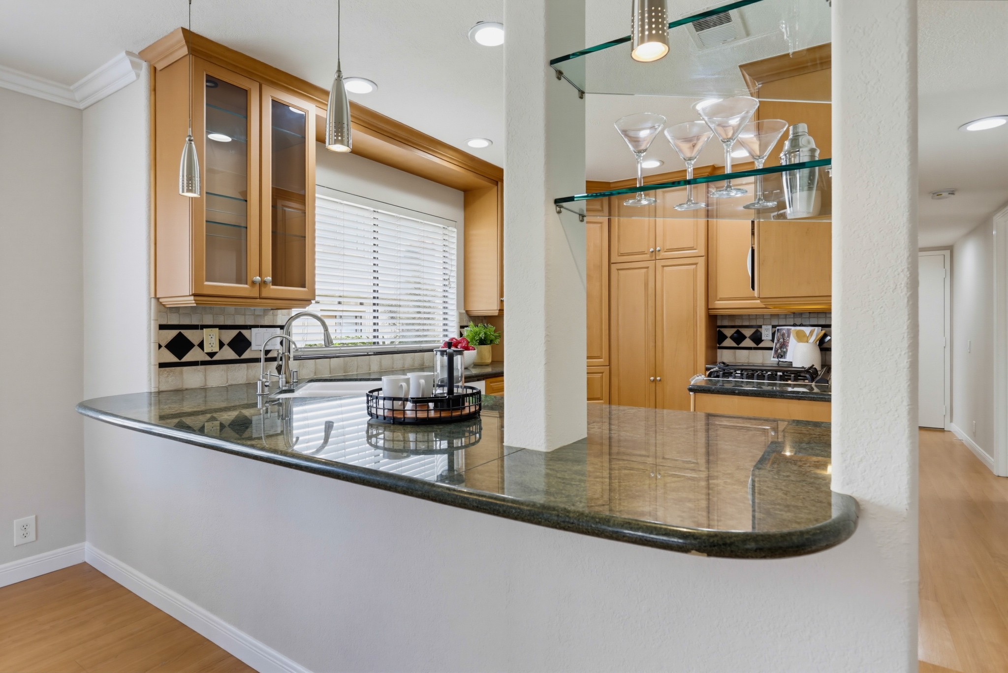 Virtual tour photo 14 of 32 for 1951 Diamond St