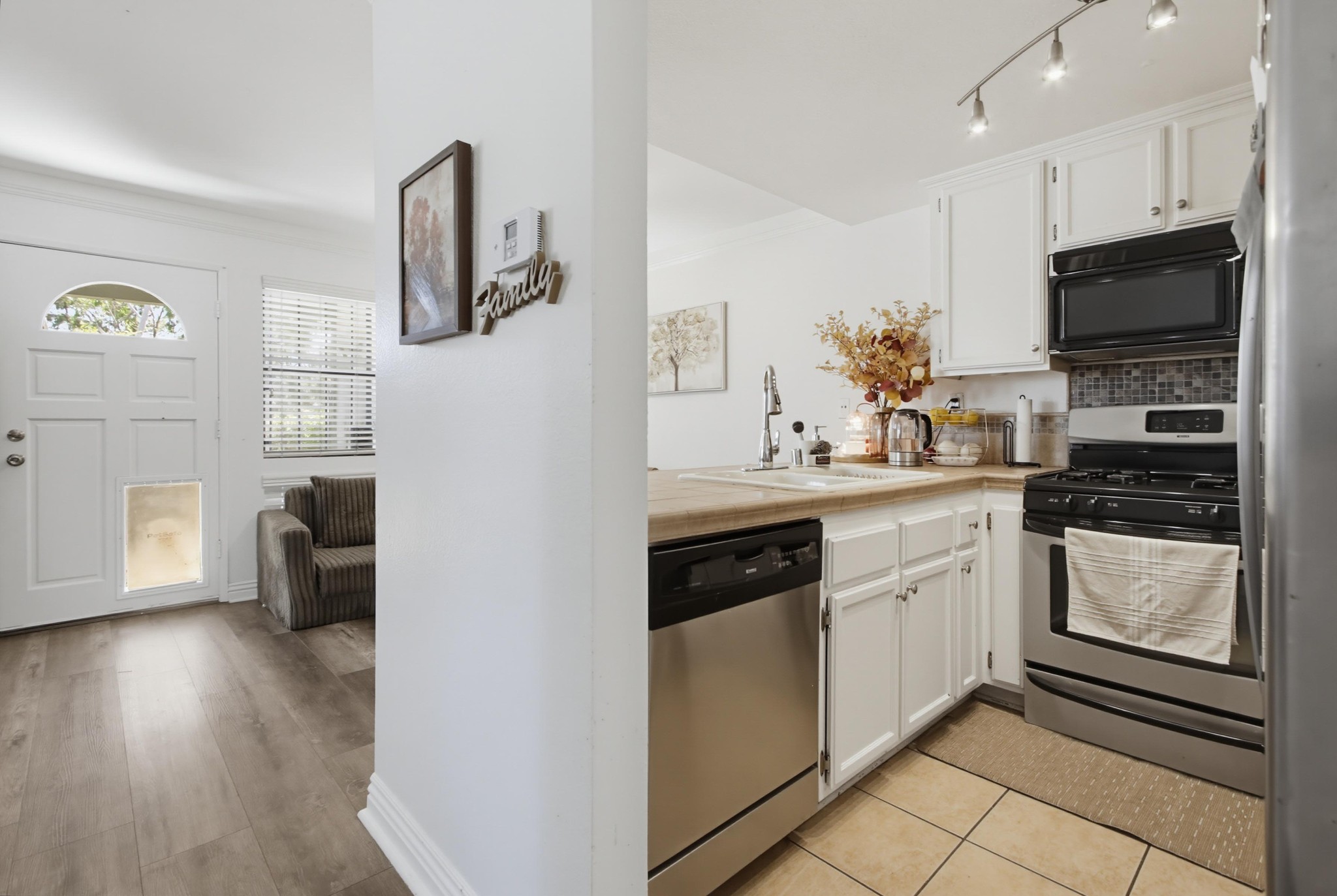 Virtual tour photo 16 of 38 for 1953 Wellington Ln Unit 7