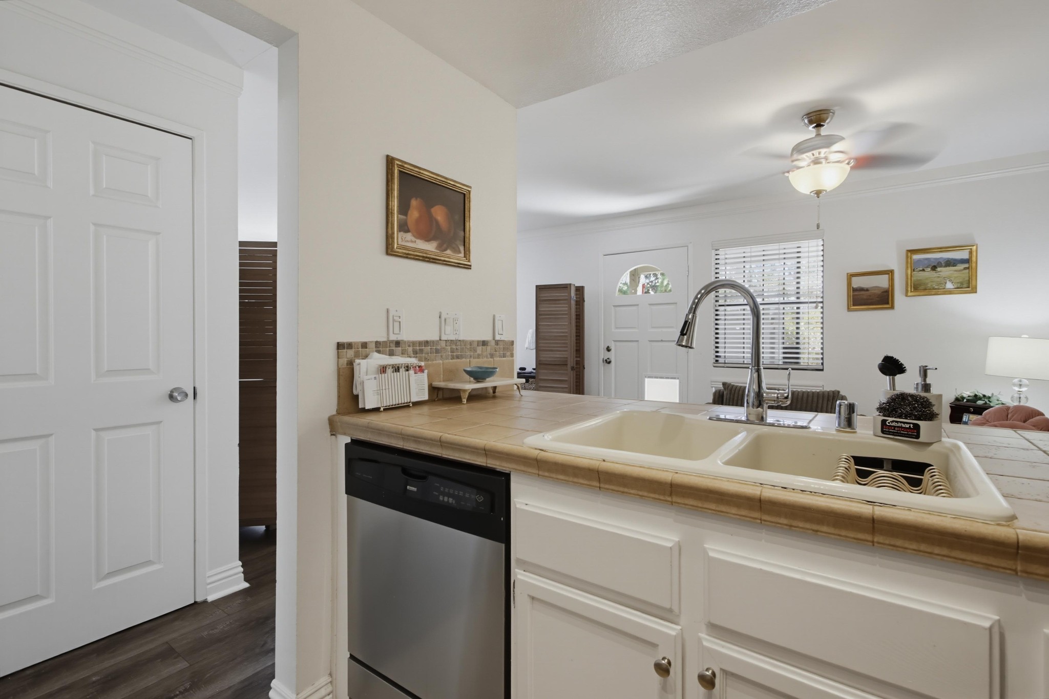 Virtual tour photo 18 of 38 for 1953 Wellington Ln Unit 7