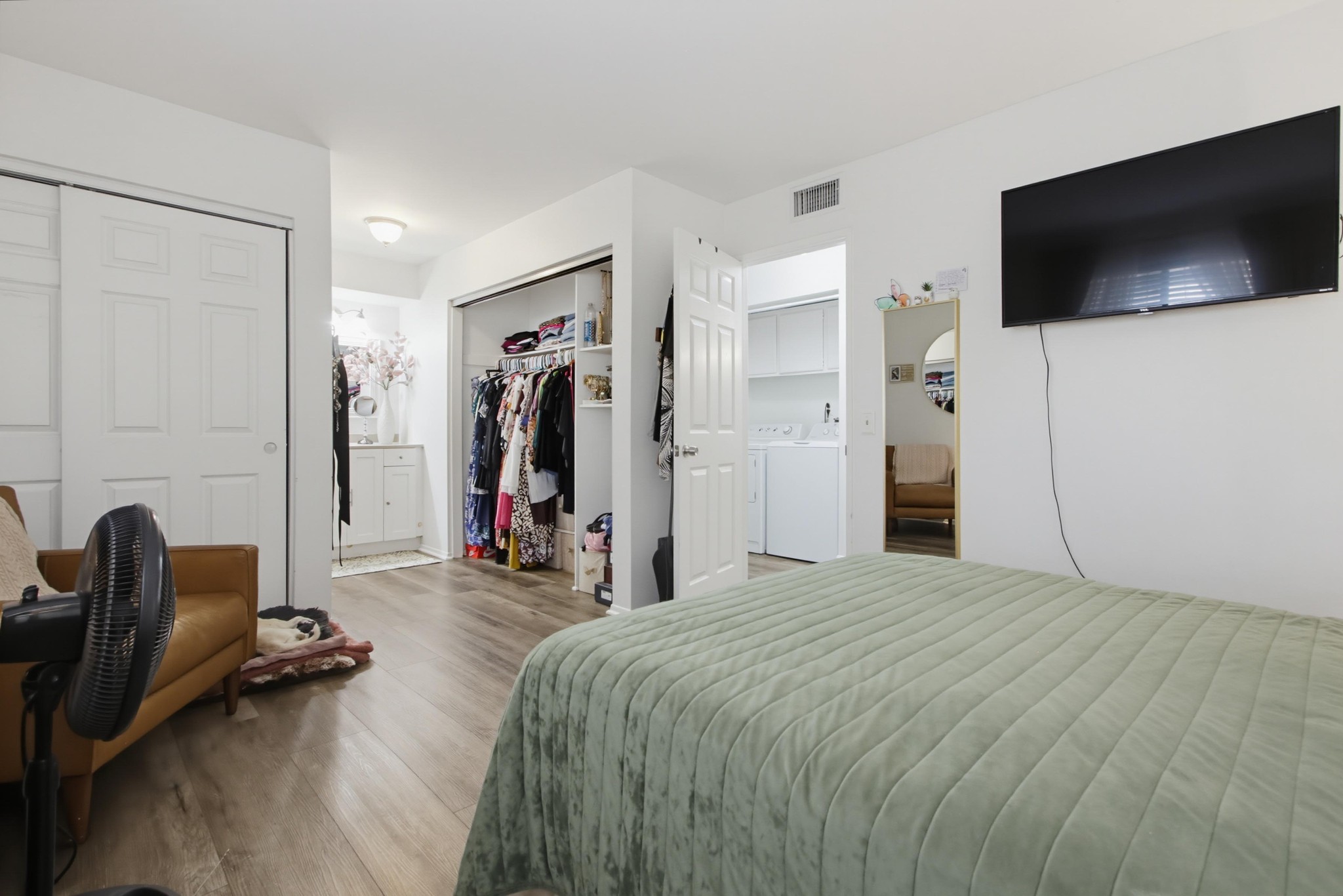 Virtual tour photo 28 of 38 for 1953 Wellington Ln Unit 7
