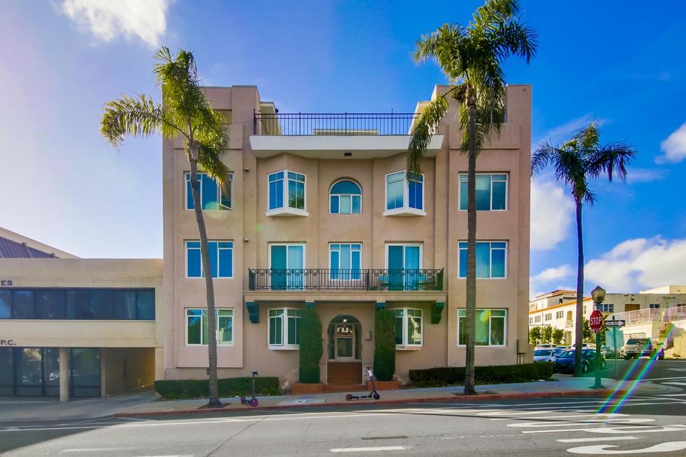 Virtual tour photo 1 of 17 for 1964 Fifth Ave #3