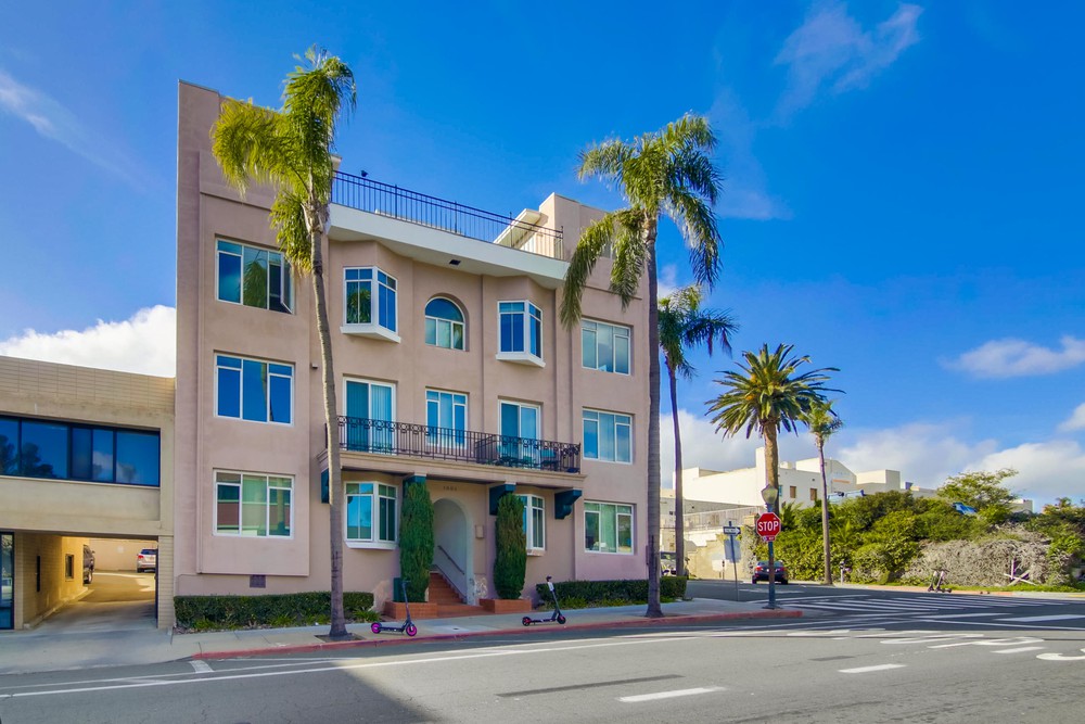 Virtual tour photo 3 of 17 for 1964 Fifth Ave #3