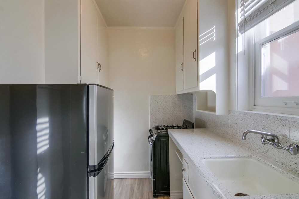 Virtual tour photo 10 of 17 for 1964 Fifth Ave #3