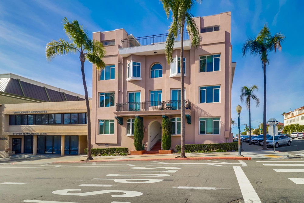 Virtual tour photo 3 of 16 for 1964 Fifth Ave #8