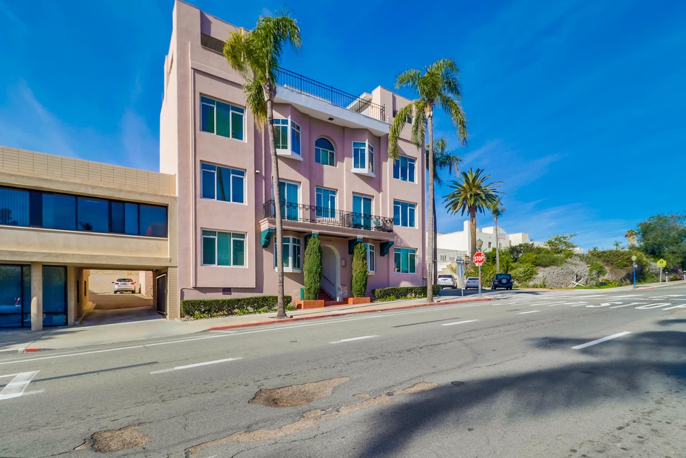 Virtual tour photo 4 of 16 for 1964 Fifth Ave #8