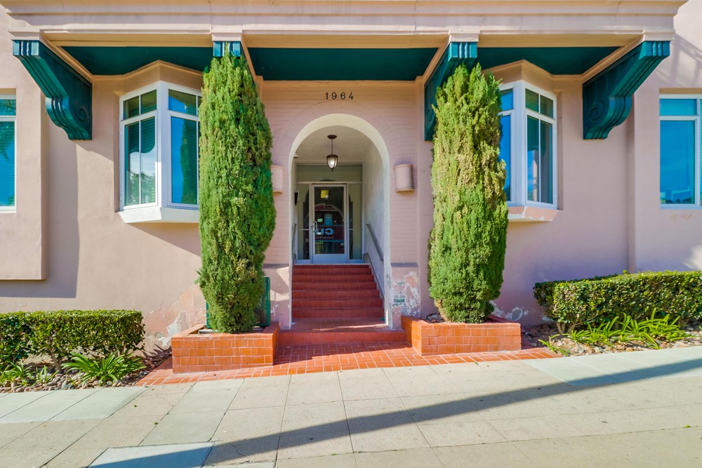 Virtual tour photo 5 of 16 for 1964 Fifth Ave #8