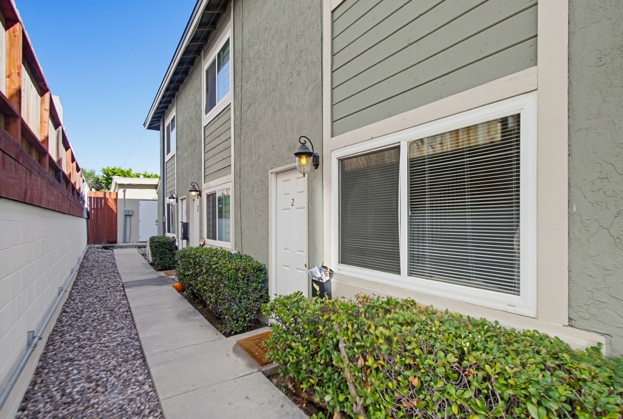 Virtual tour photo 4 of 32 for 1964 Missouri St Apt 2
