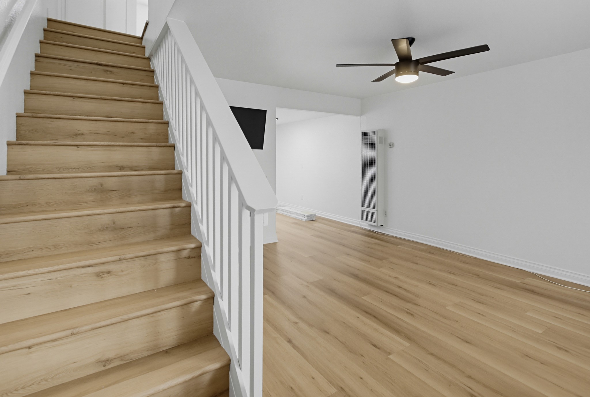 Virtual tour photo 7 of 32 for 1964 Missouri St Apt 2