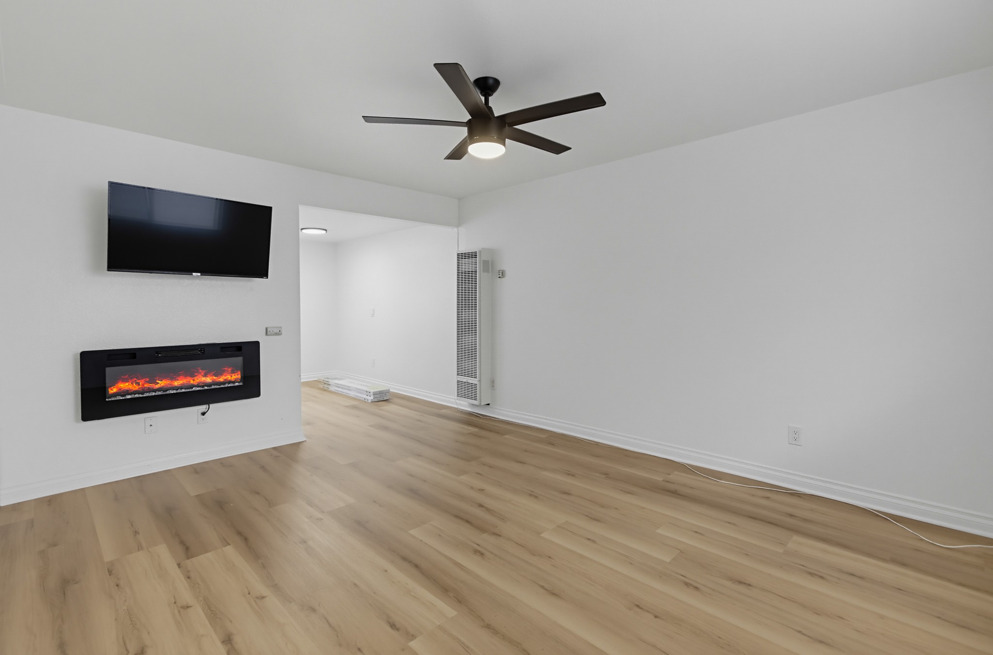 Virtual tour photo 8 of 32 for 1964 Missouri St Apt 2