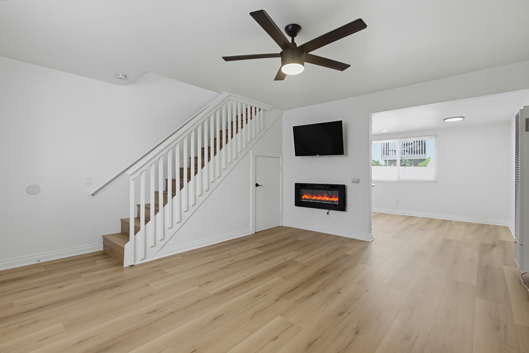 Virtual tour photo 9 of 32 for 1964 Missouri St Apt 2