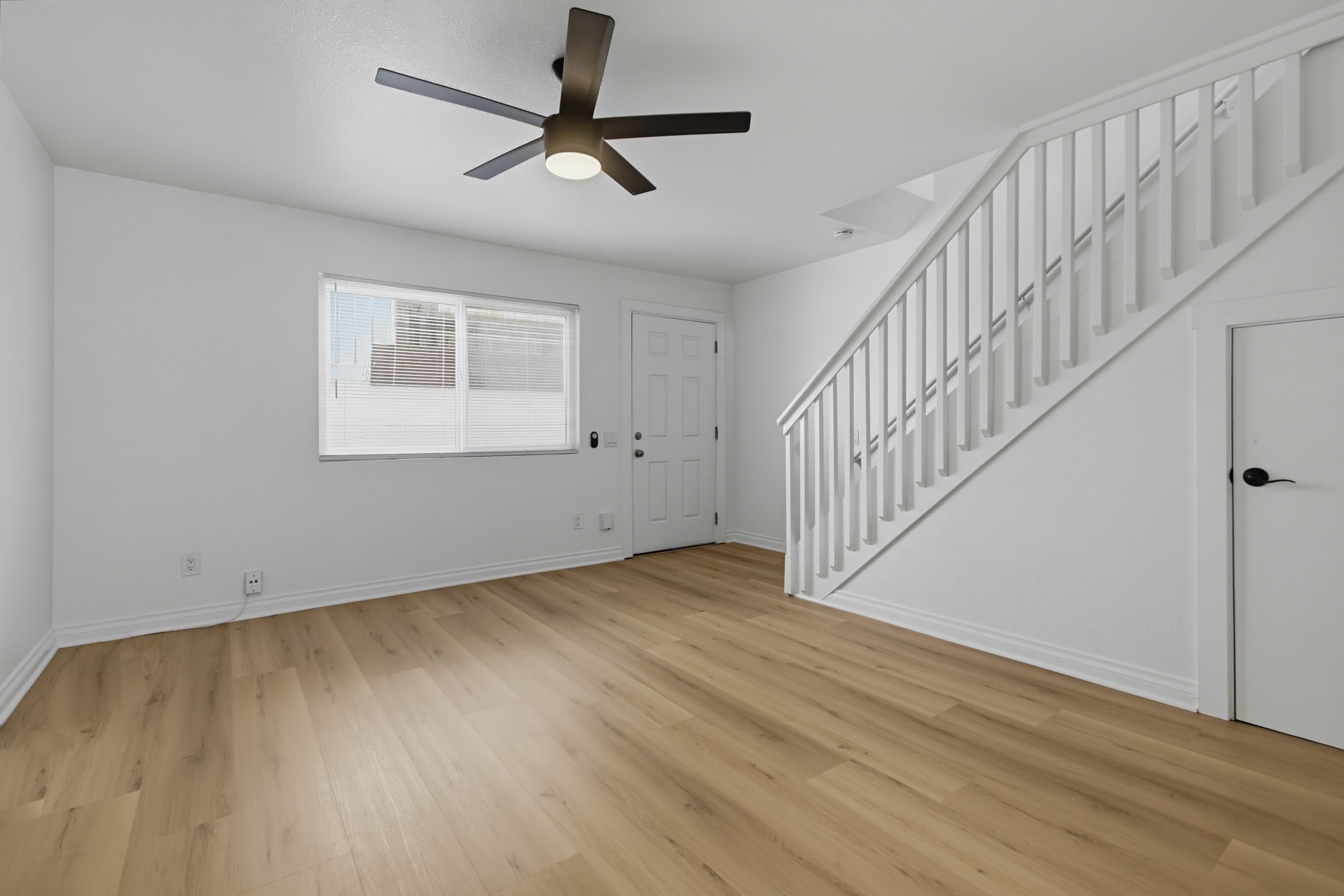 Virtual tour photo 10 of 32 for 1964 Missouri St Apt 2