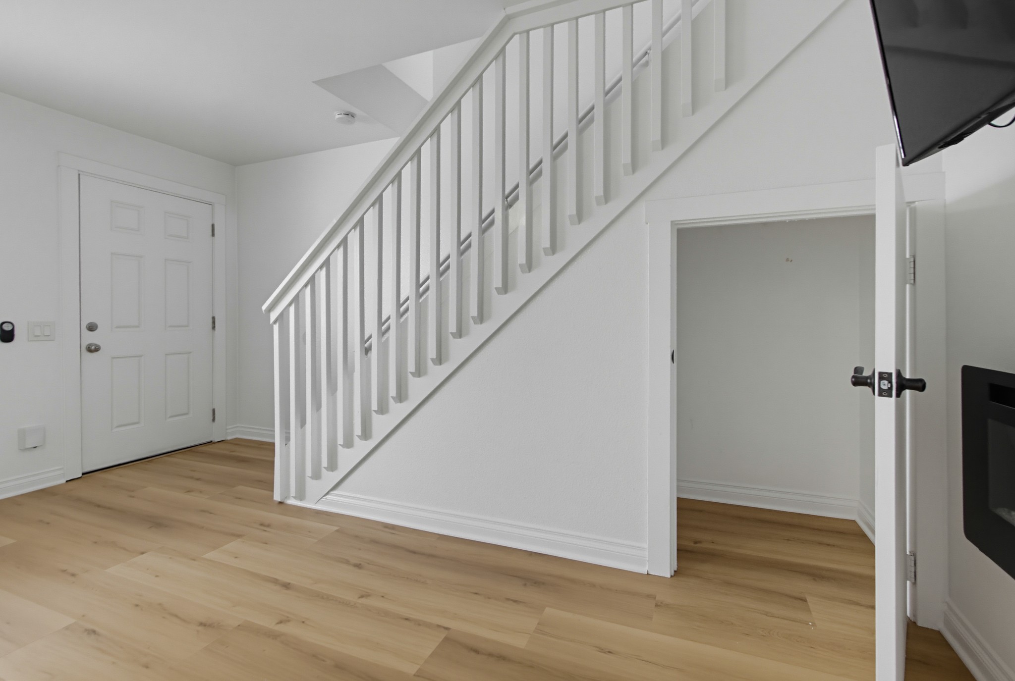 Virtual tour photo 12 of 32 for 1964 Missouri St Apt 2