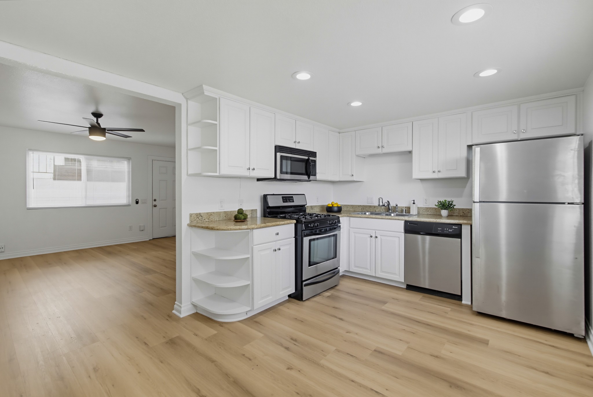 Virtual tour photo 13 of 32 for 1964 Missouri St Apt 2