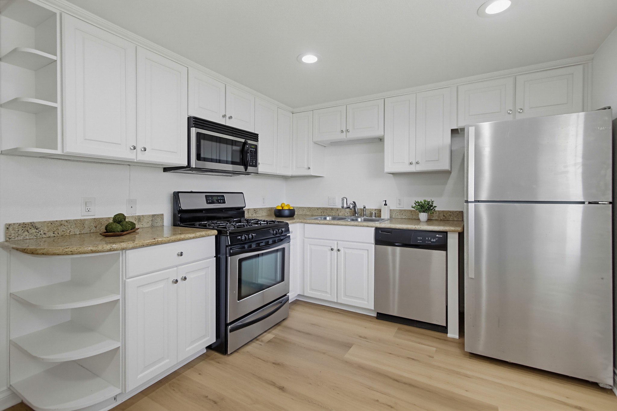 Virtual tour photo 14 of 32 for 1964 Missouri St Apt 2