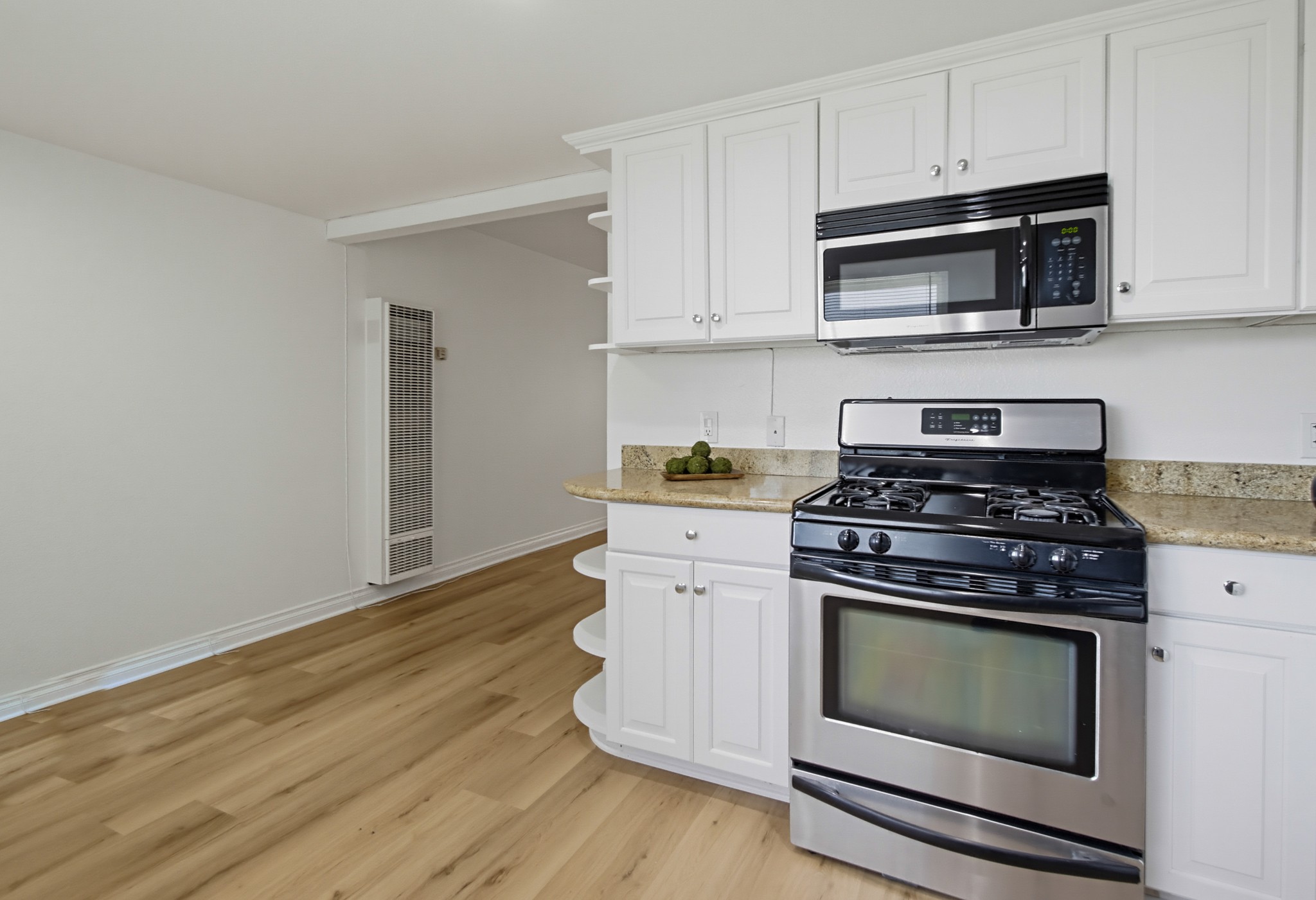 Virtual tour photo 17 of 32 for 1964 Missouri St Apt 2