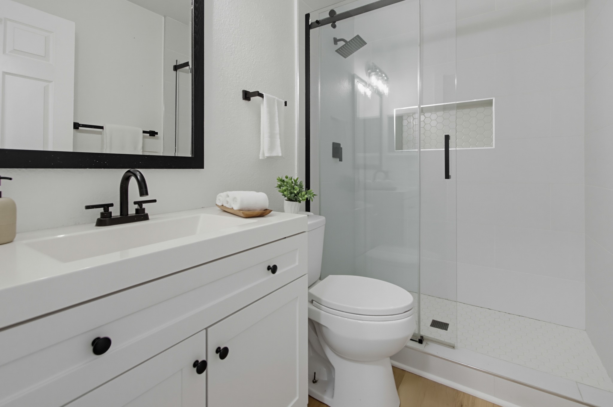 Virtual tour photo 18 of 32 for 1964 Missouri St Apt 2