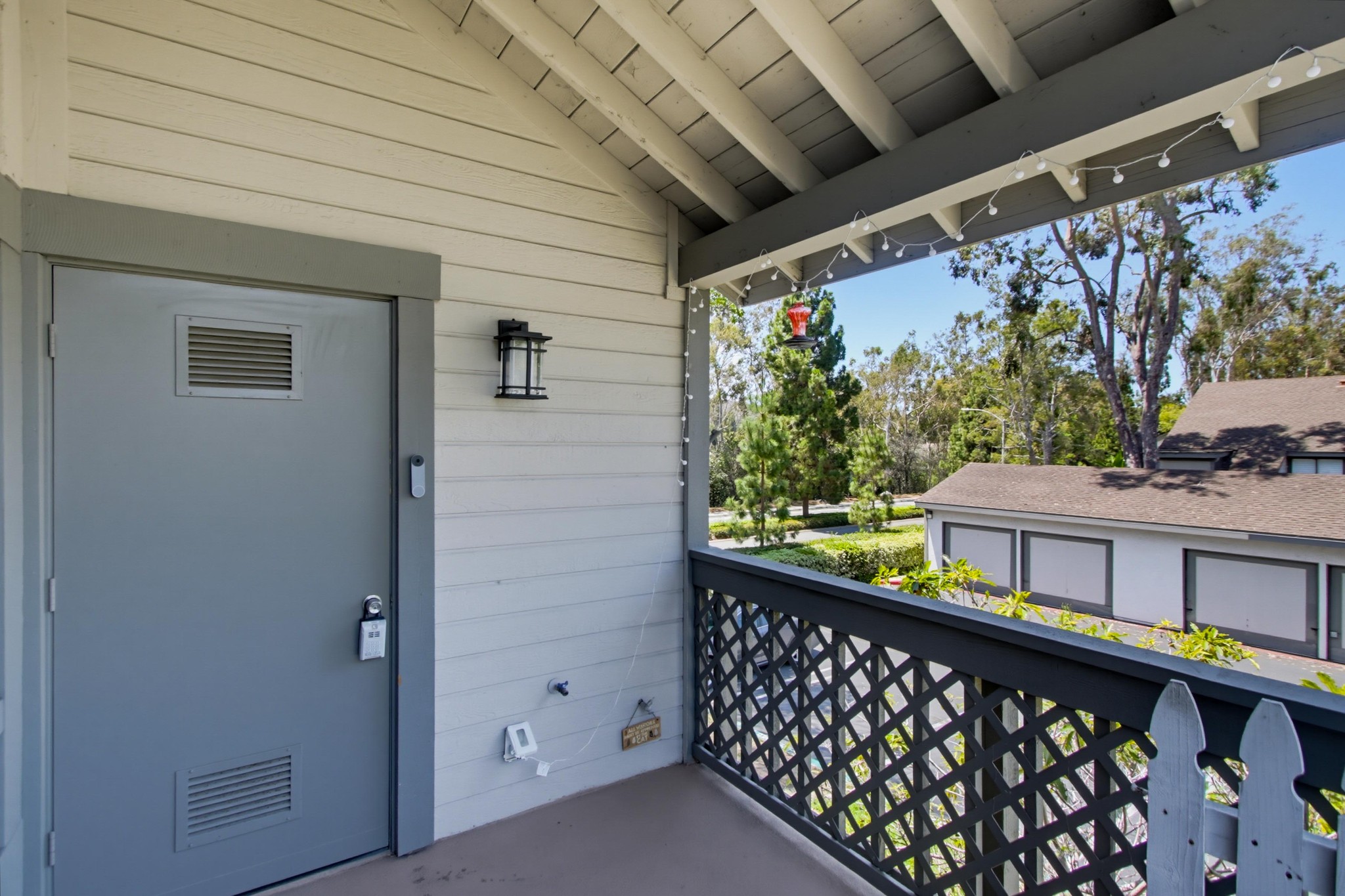 Virtual tour photo 5 of 38 for 1965 Wellington Ln Unit 2
