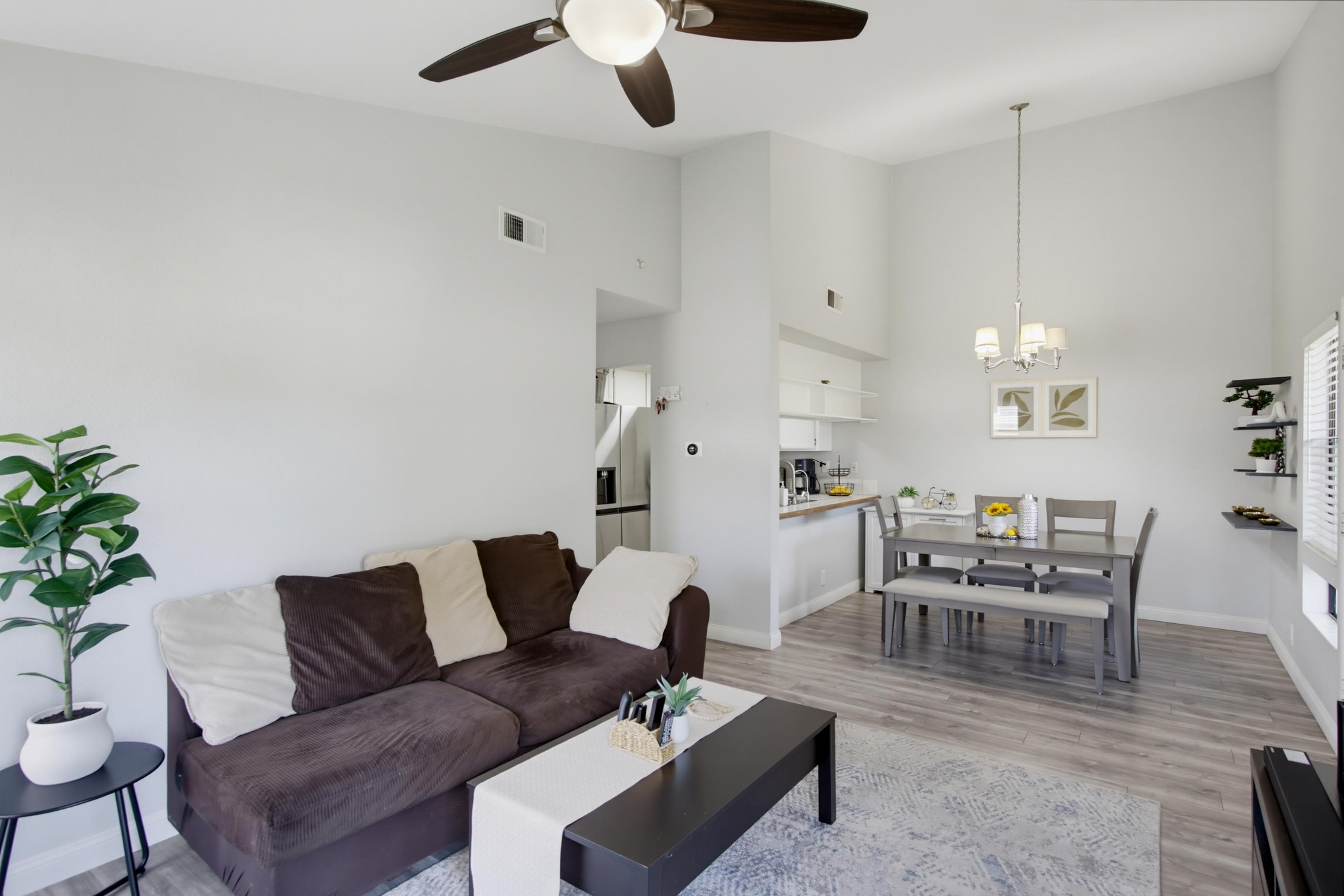 Virtual tour photo 9 of 38 for 1965 Wellington Ln Unit 2
