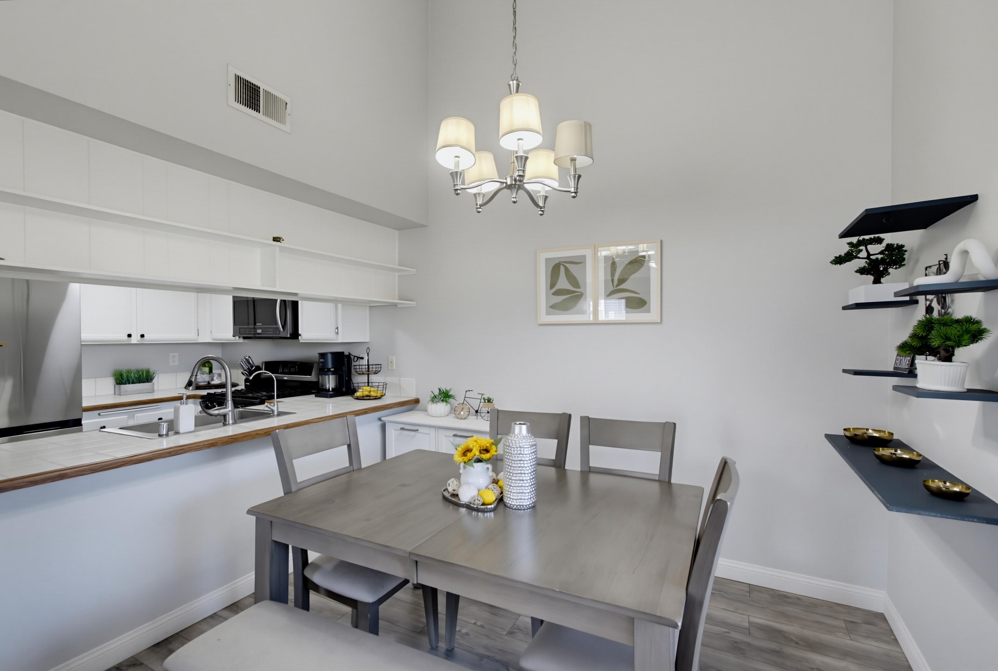 Virtual tour photo 11 of 38 for 1965 Wellington Ln Unit 2