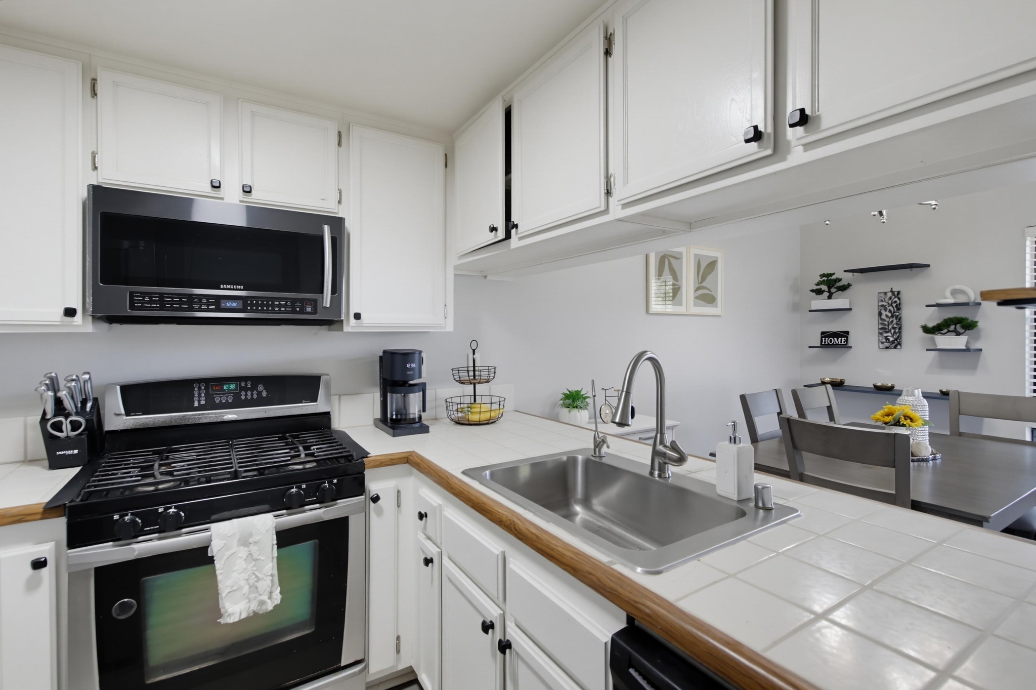Virtual tour photo 15 of 38 for 1965 Wellington Ln Unit 2