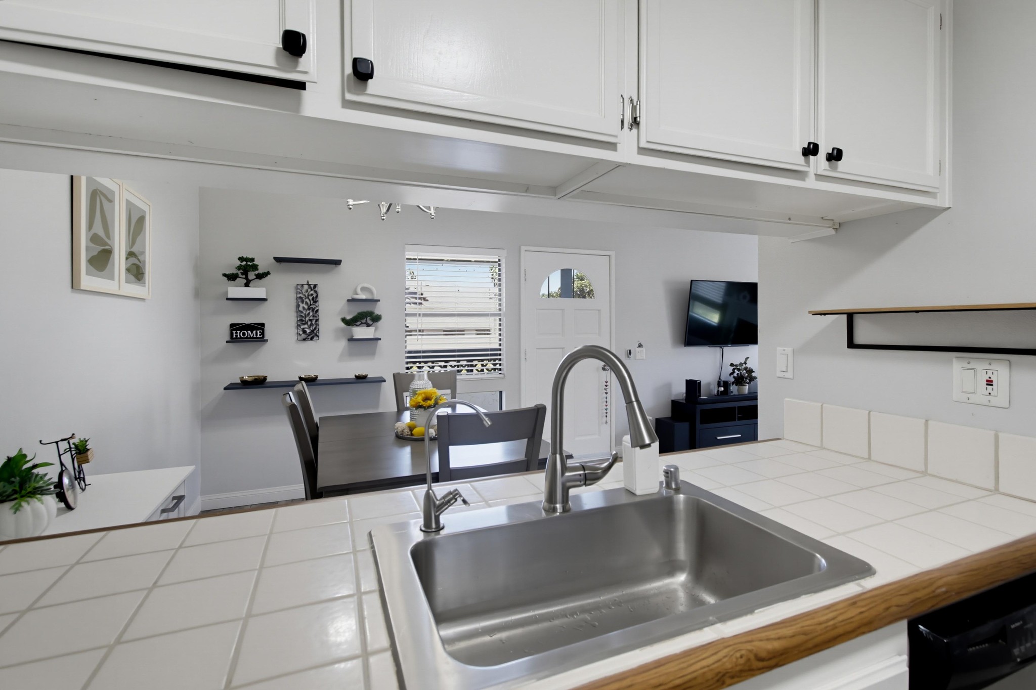 Virtual tour photo 16 of 38 for 1965 Wellington Ln Unit 2