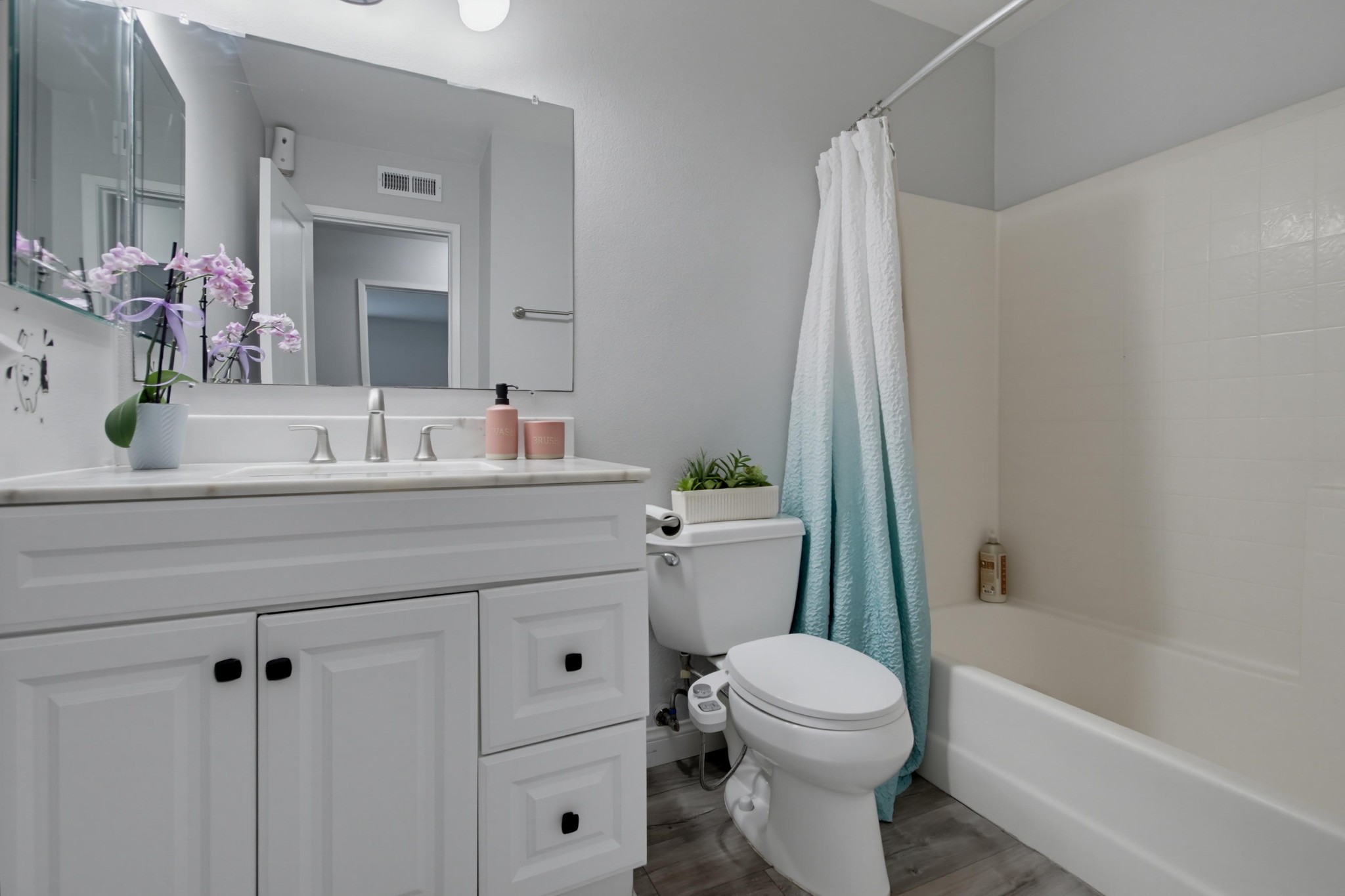 Virtual tour photo 21 of 38 for 1965 Wellington Ln Unit 2