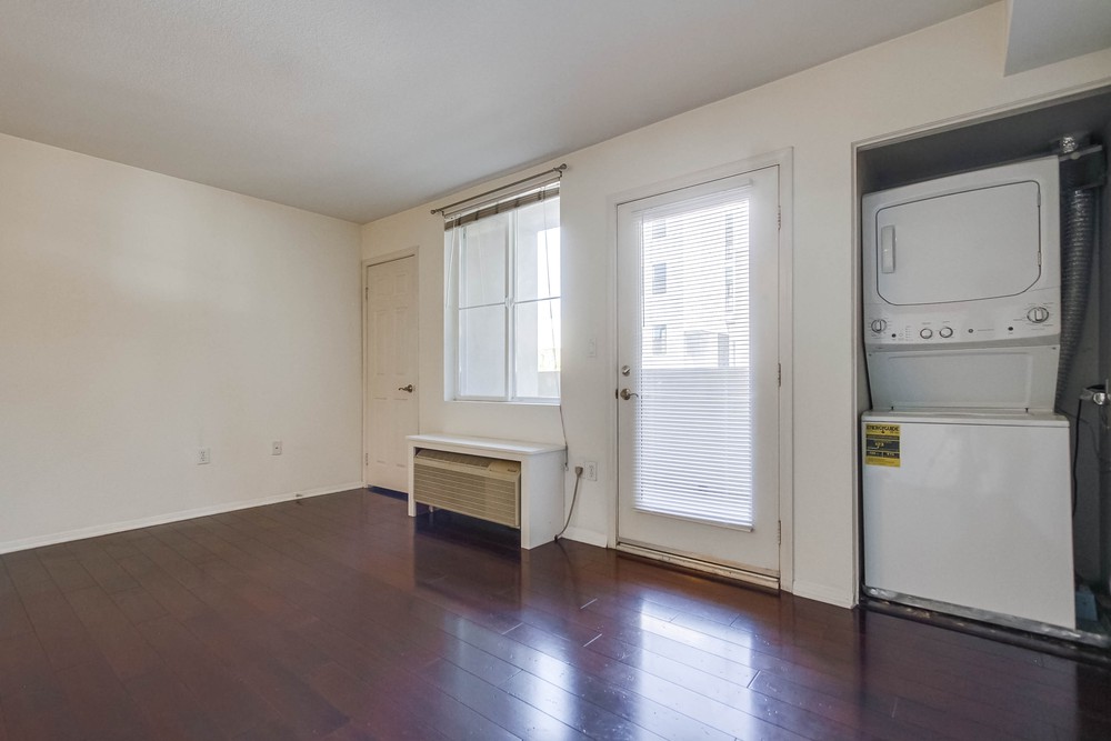 Virtual tour photo 11 of 47 for 1970 Columbia St