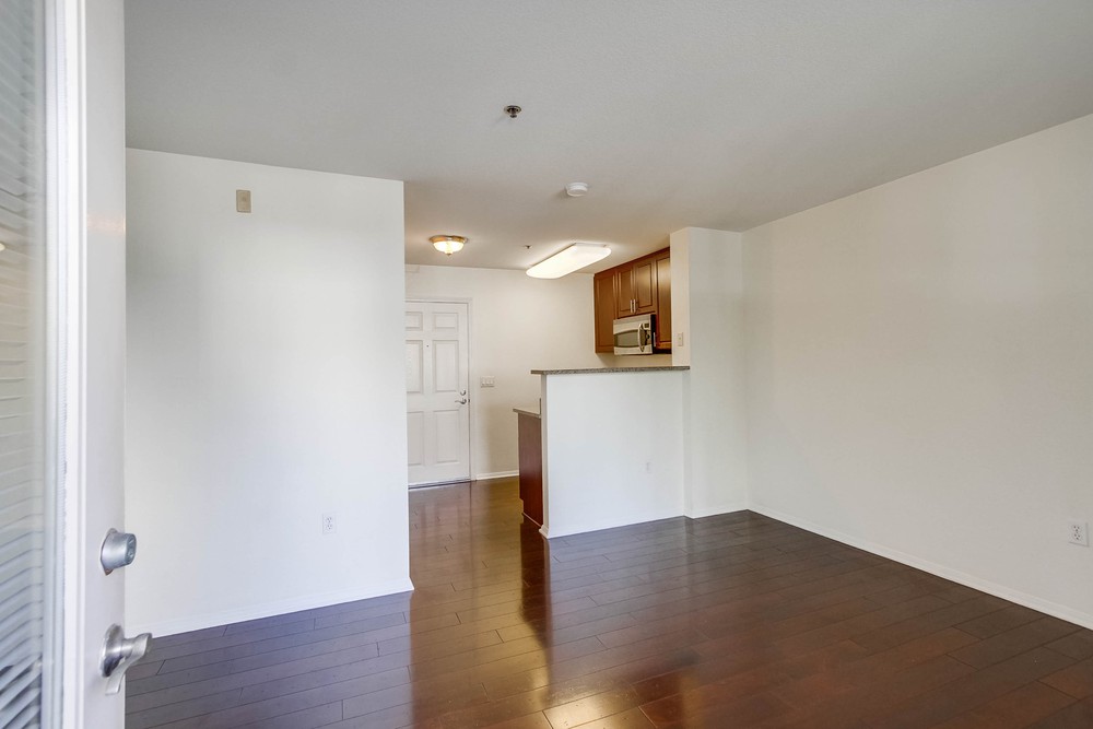Virtual tour photo 13 of 47 for 1970 Columbia St