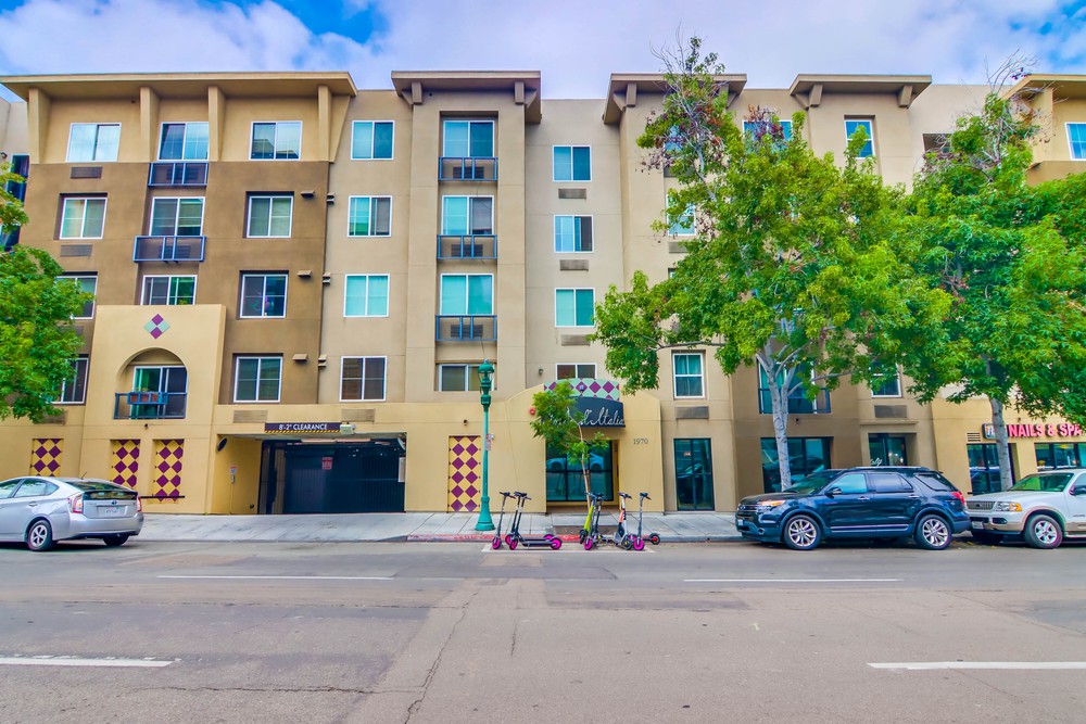 Virtual tour photo 3 of 39 for 1970 Columbia St