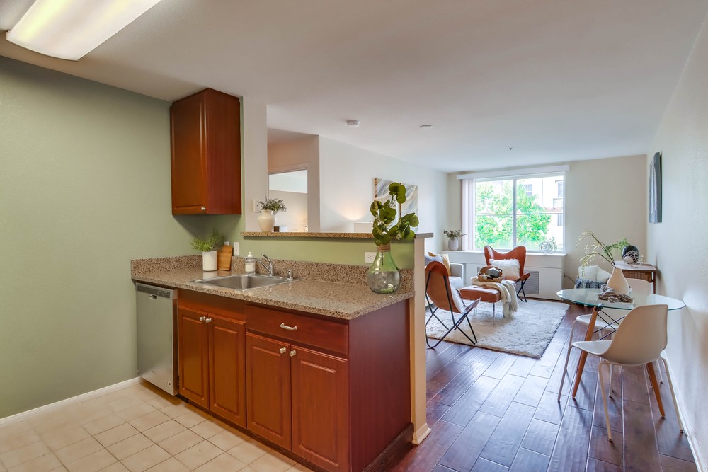 Virtual tour photo 6 of 39 for 1970 Columbia St