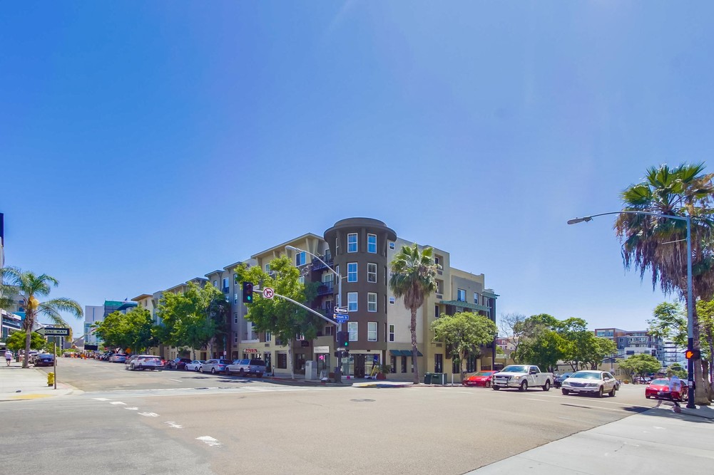 Virtual tour photo 1 of 43 for 1970 Columbia St
