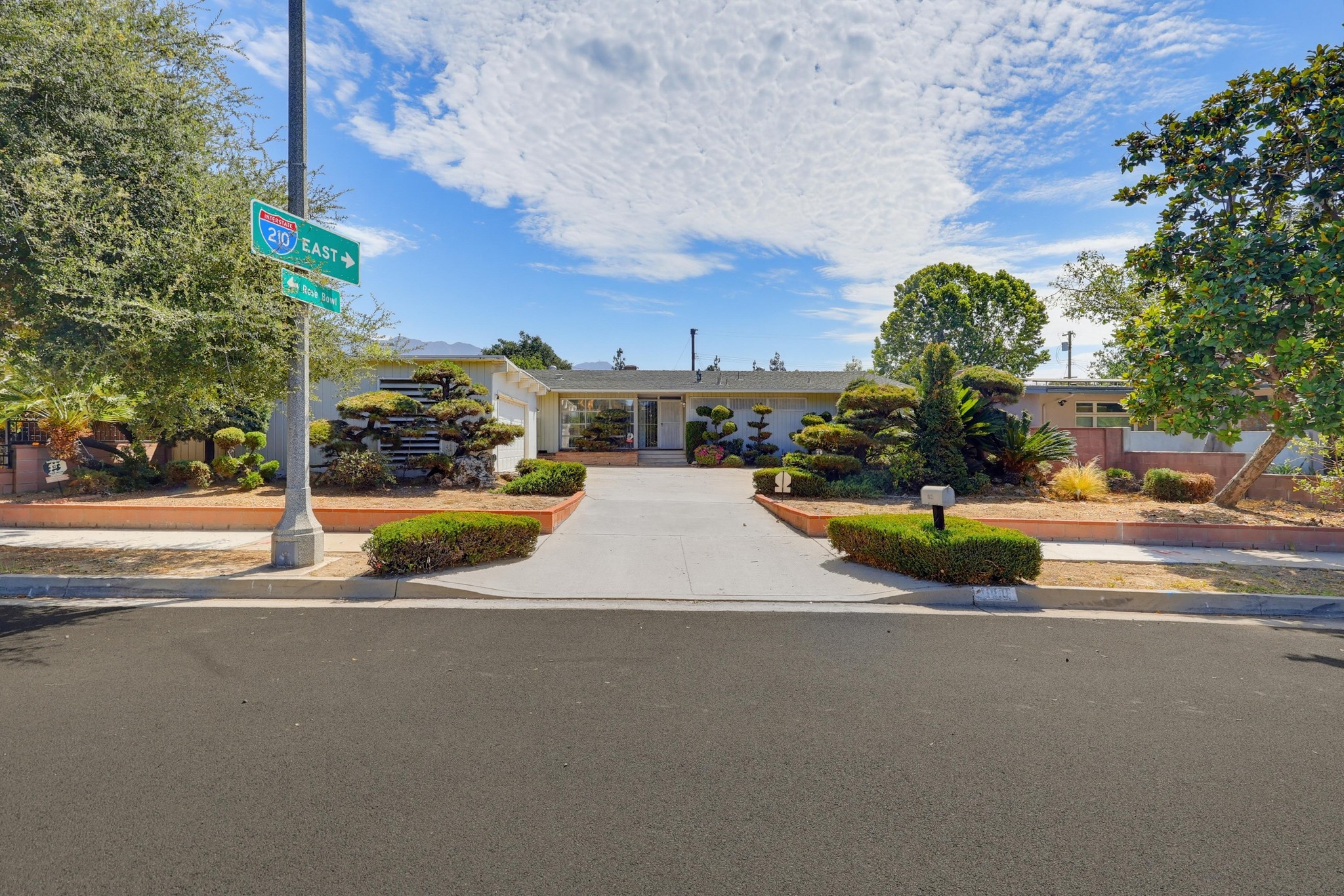 Virtual tour photo 1 of 87 for 1980 N Arroyo Blvd