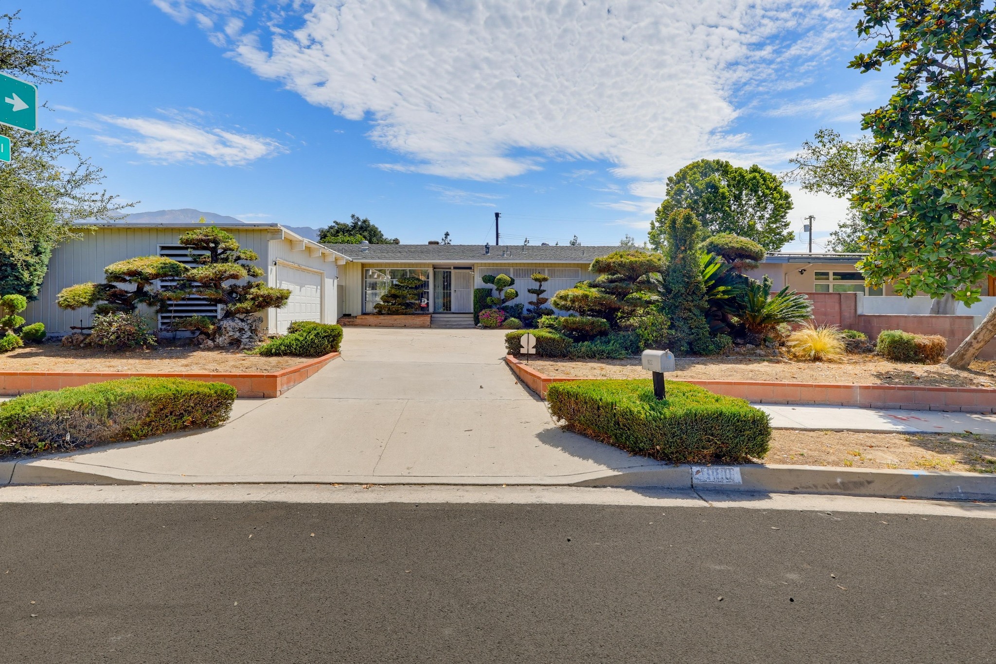 Virtual tour photo 3 of 87 for 1980 N Arroyo Blvd