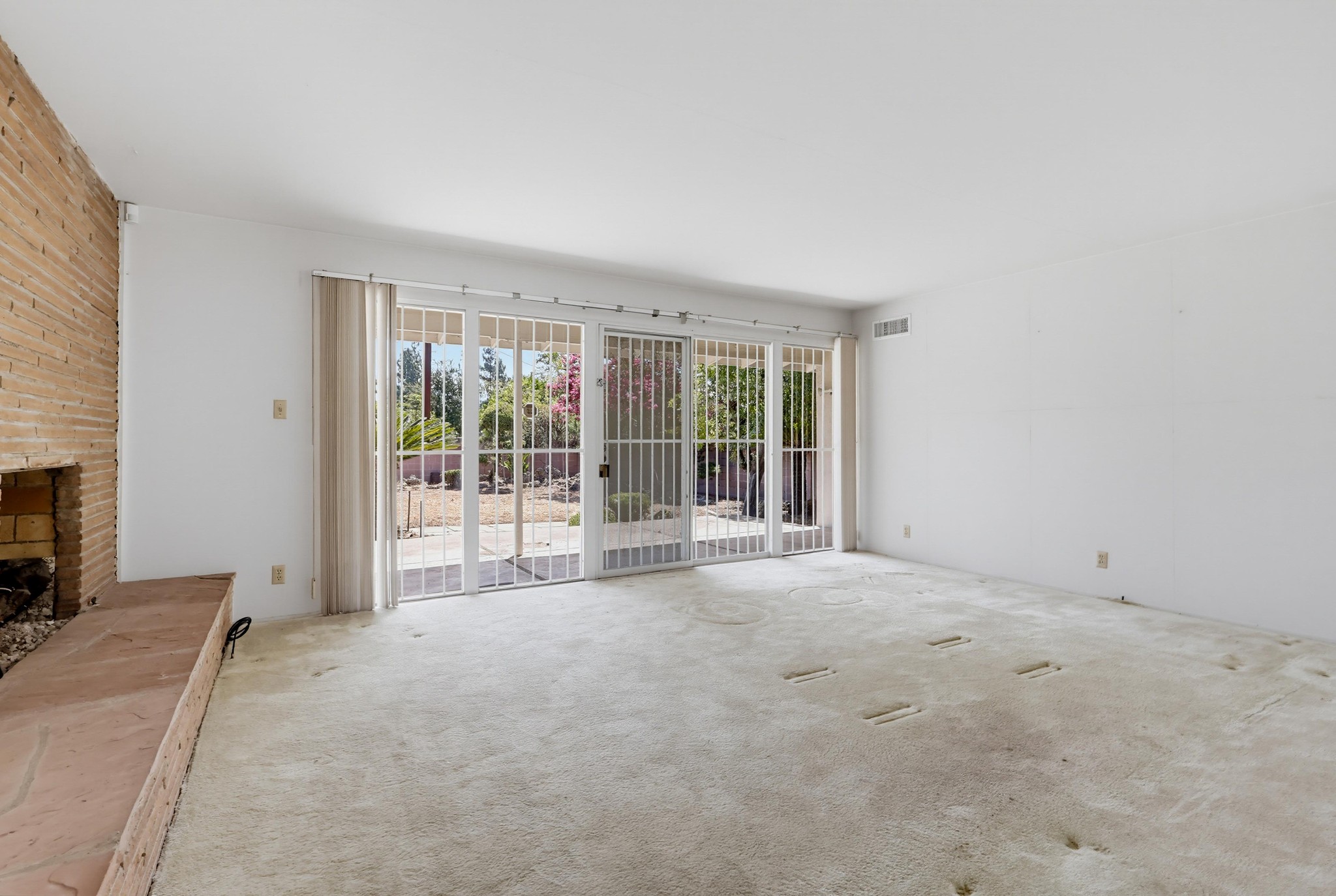 Virtual tour photo 13 of 87 for 1980 N Arroyo Blvd