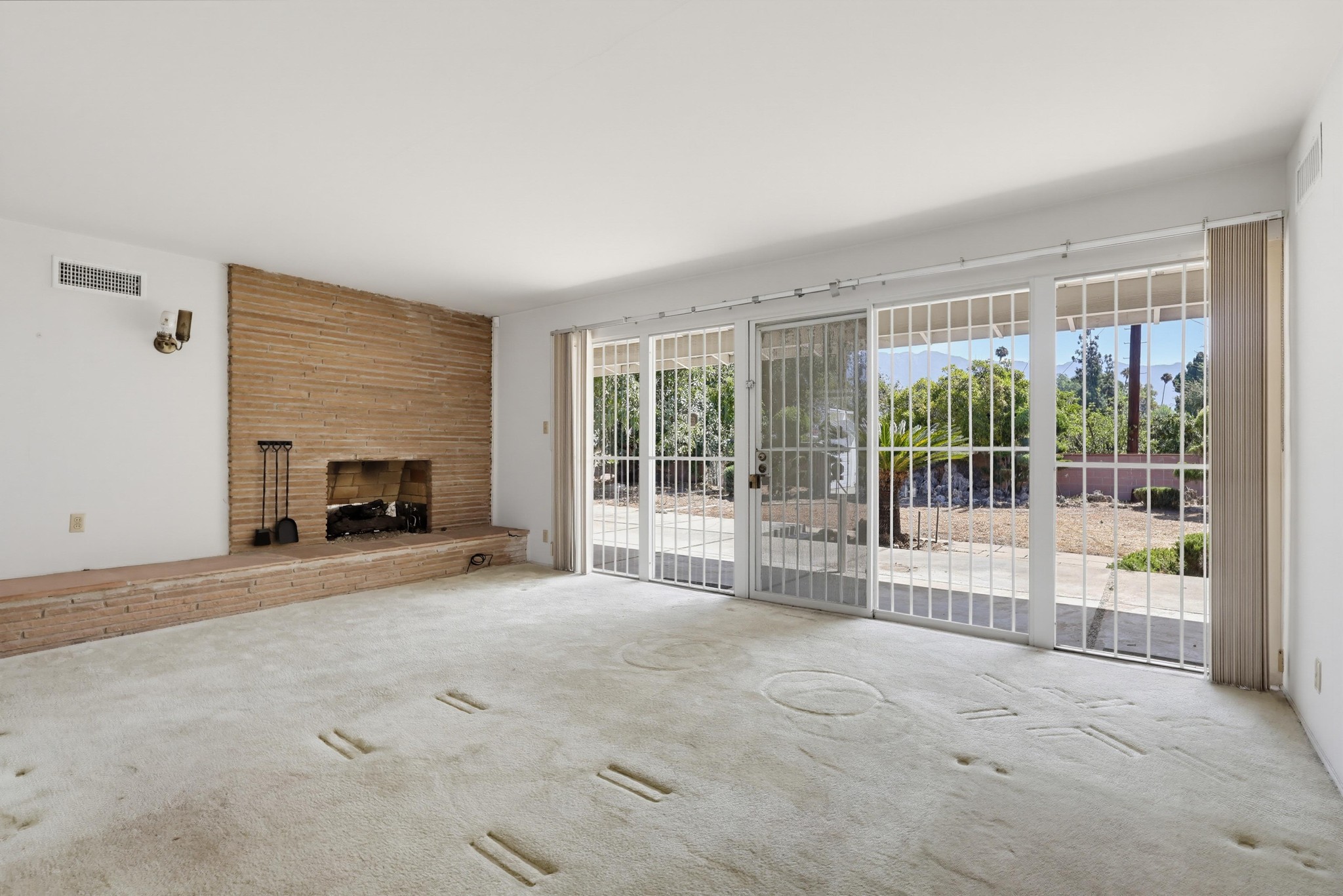 Virtual tour photo 14 of 87 for 1980 N Arroyo Blvd