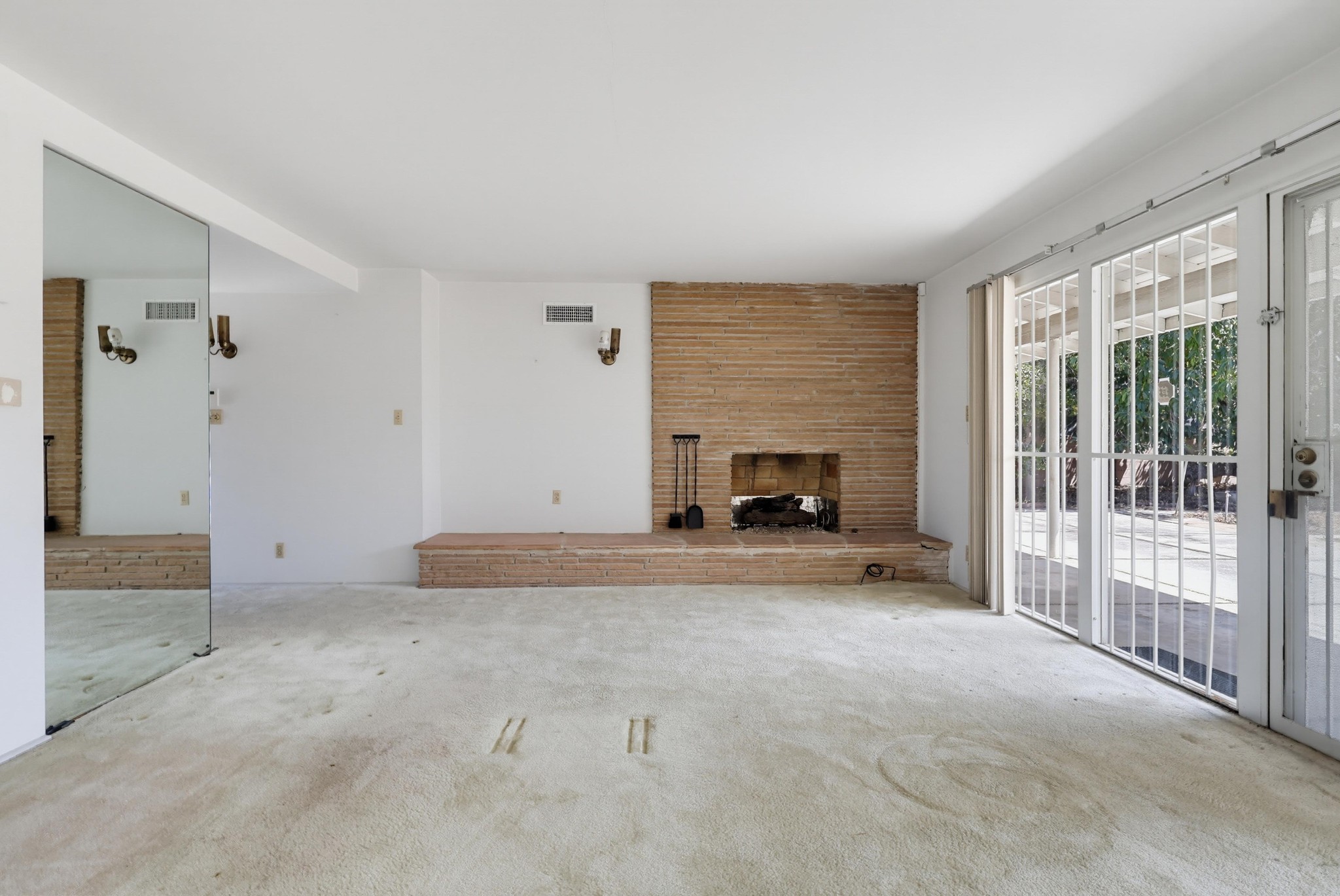 Virtual tour photo 15 of 87 for 1980 N Arroyo Blvd