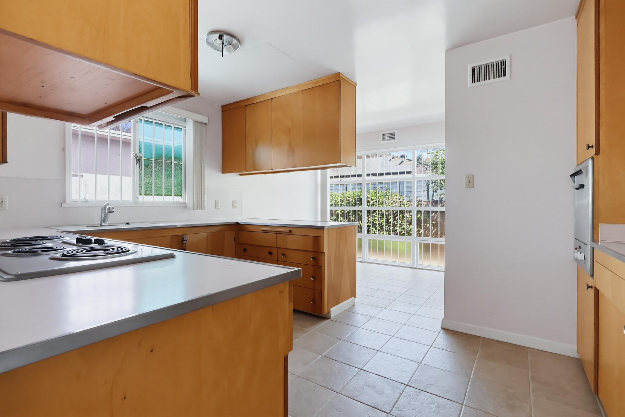 Virtual tour photo 33 of 87 for 1980 N Arroyo Blvd