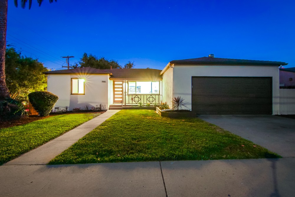 Virtual tour photo 1 of 65 for 1985 Petra Dr