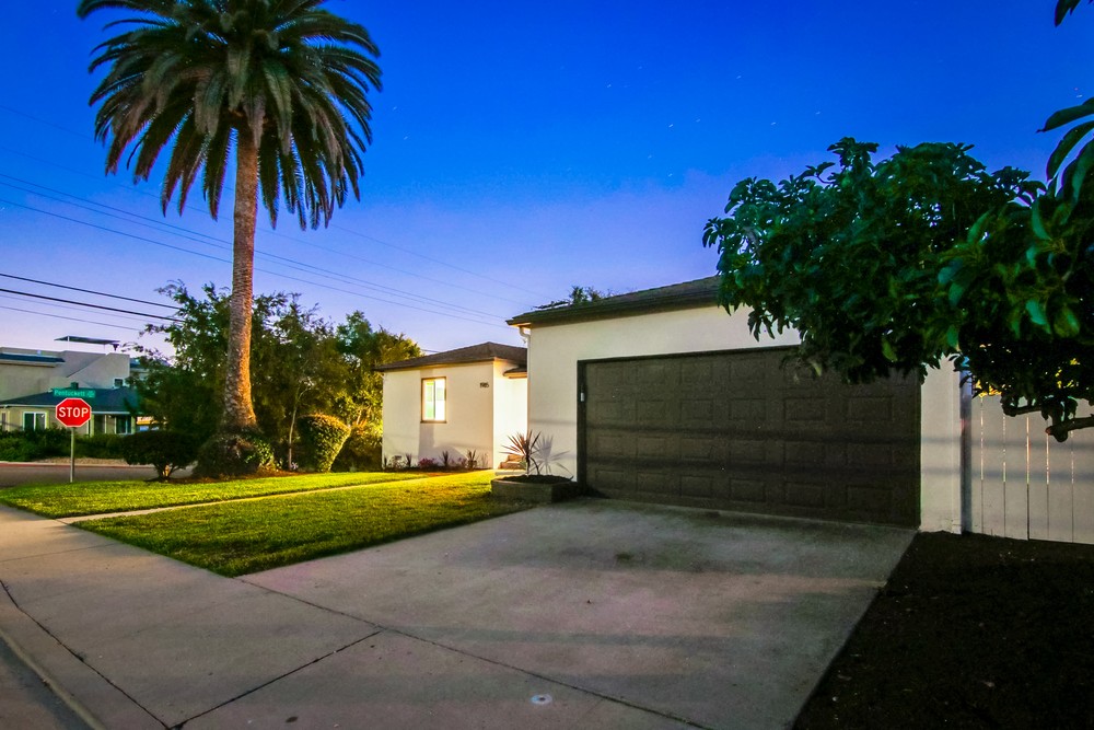 Virtual tour photo 3 of 65 for 1985 Petra Dr