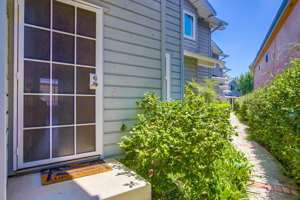 Virtual tour photo 3 of 35 for 1996 Diamond St