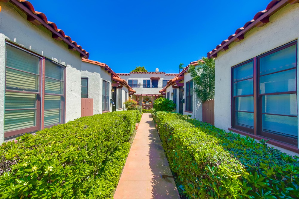 Virtual tour photo 3 of 41 for 2 Sixth Ave #3523