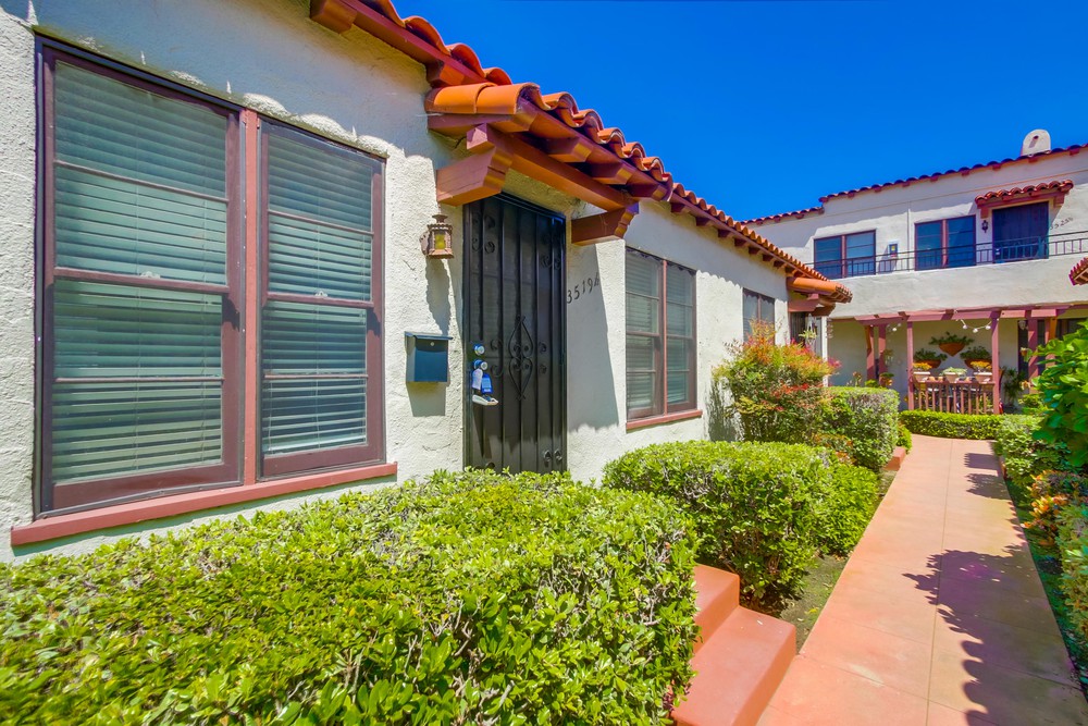 Virtual tour photo 4 of 41 for 2 Sixth Ave #3523