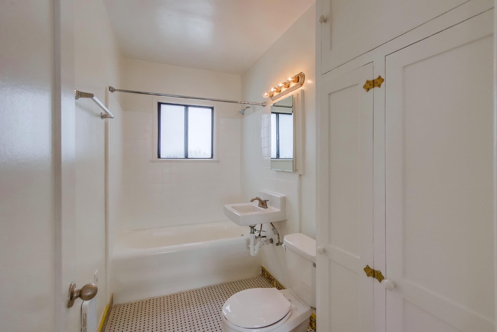 Virtual tour photo 20 of 41 for 2 Sixth Ave #3523