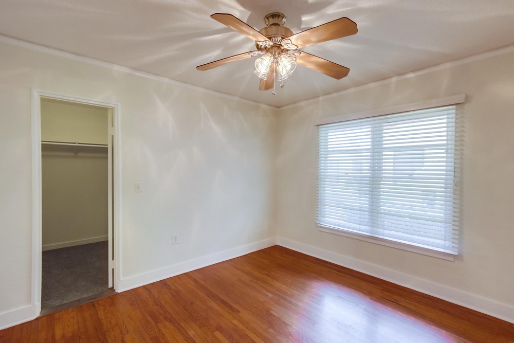 Virtual tour photo 36 of 41 for 2 Sixth Ave #3523