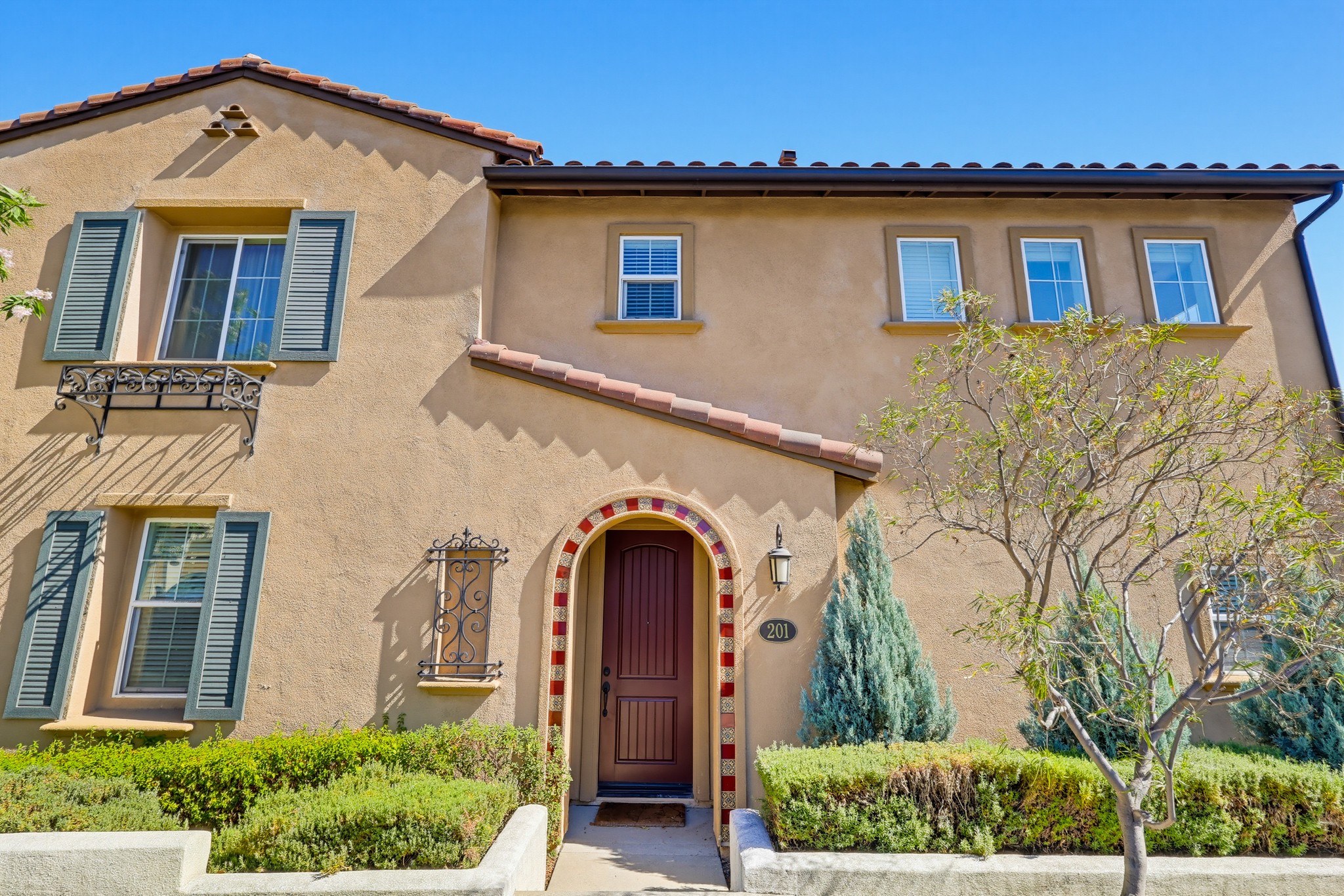 Virtual tour photo 1 of 84 for 201 Encanto Ln