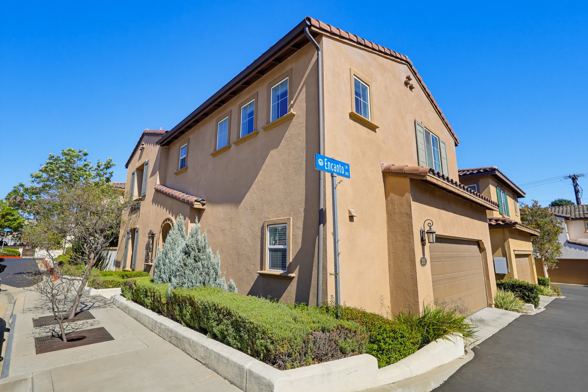 Virtual tour photo 3 of 84 for 201 Encanto Ln