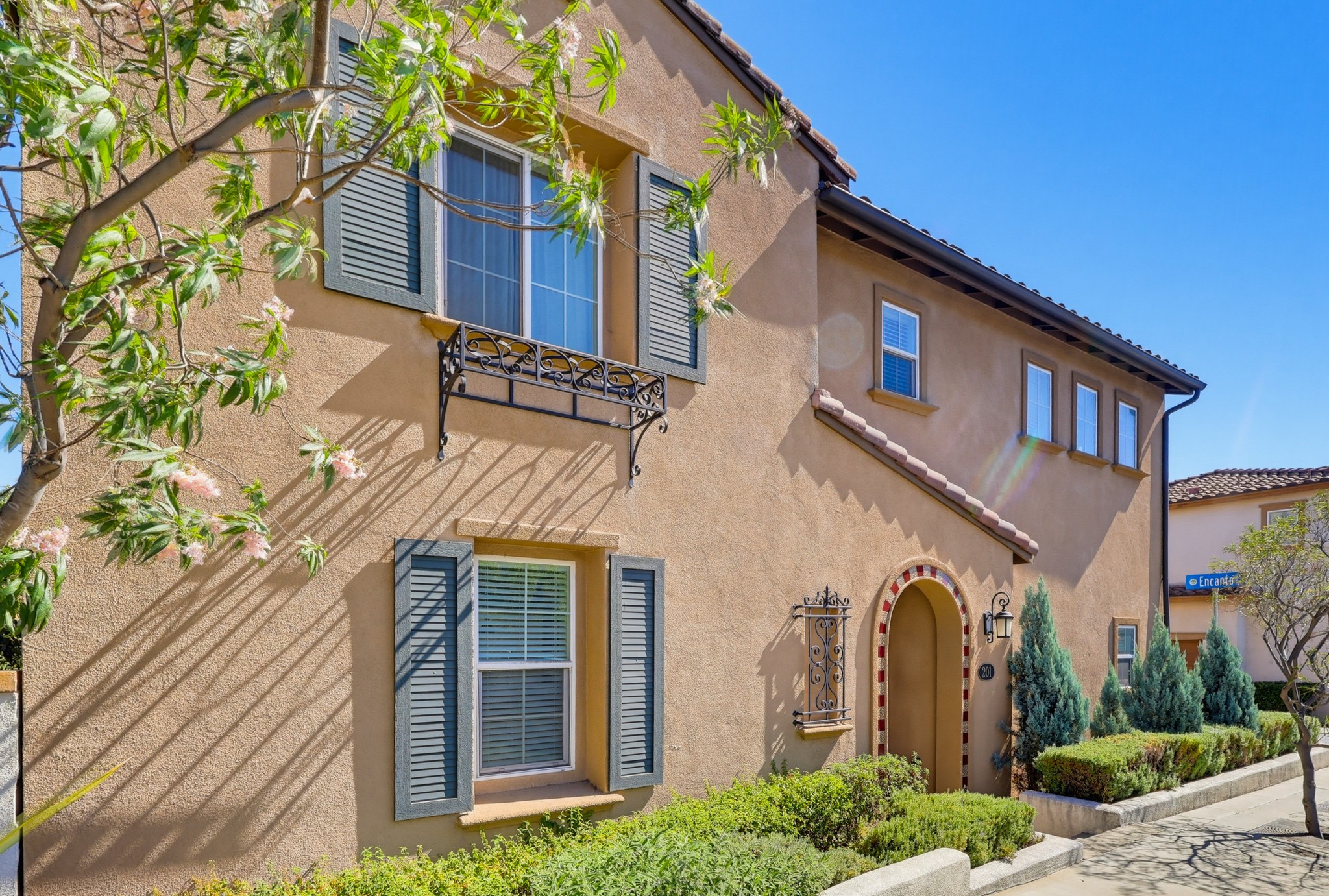 Virtual tour photo 4 of 84 for 201 Encanto Ln