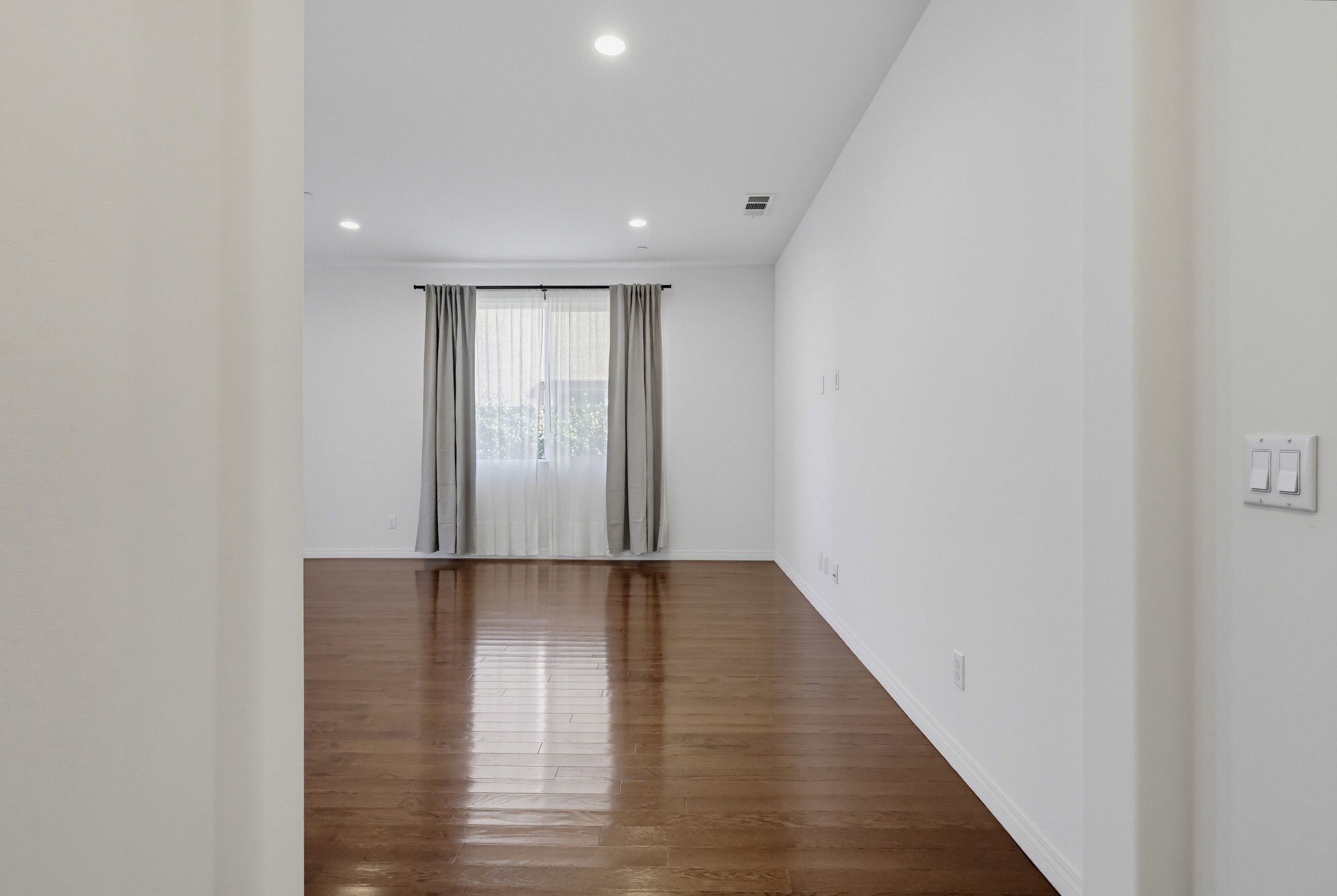 Virtual tour photo 6 of 84 for 201 Encanto Ln