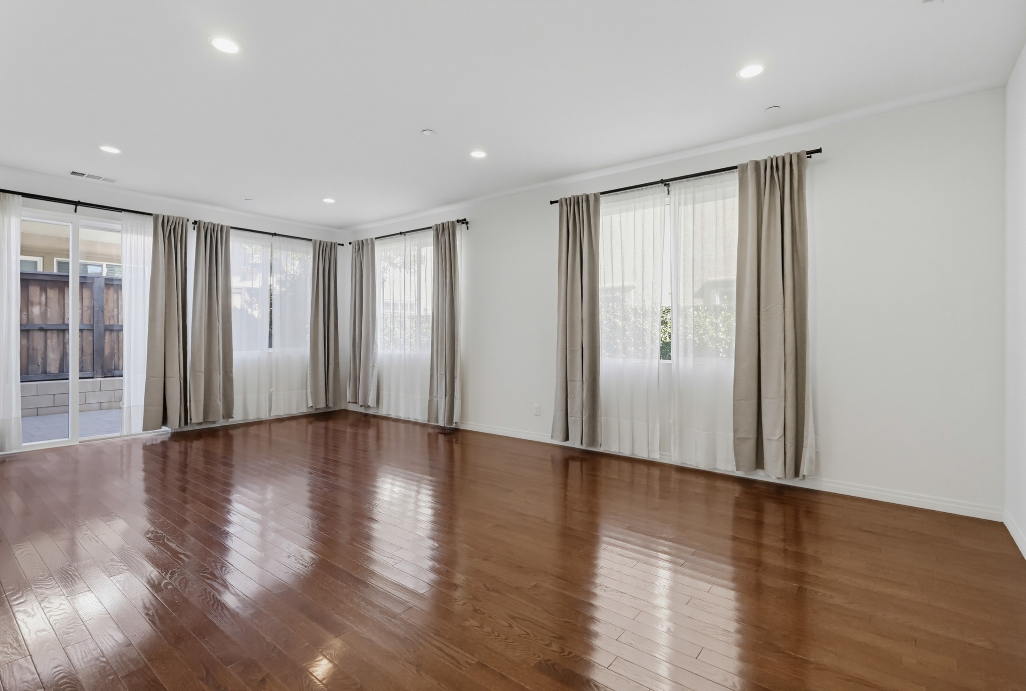 Virtual tour photo 8 of 84 for 201 Encanto Ln